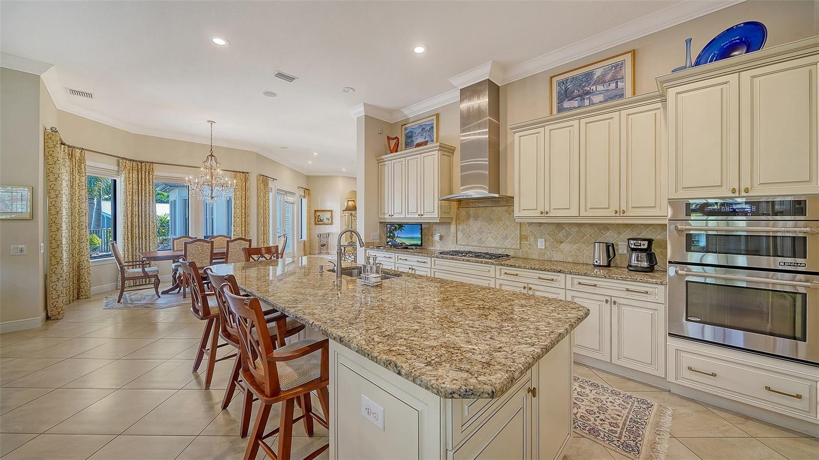 COUNTRY CLUB SHORES - Residential