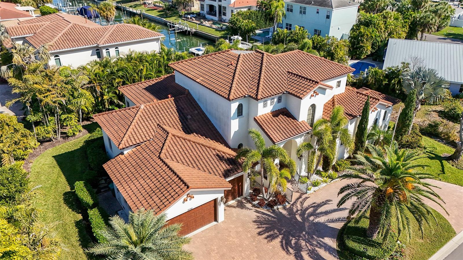 COUNTRY CLUB SHORES - Residential