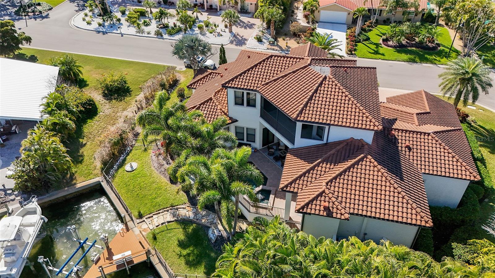 COUNTRY CLUB SHORES - Residential