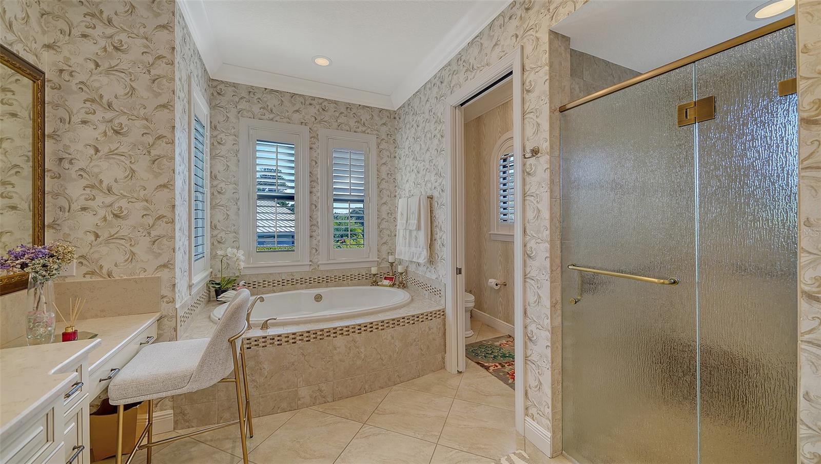 COUNTRY CLUB SHORES - Residential