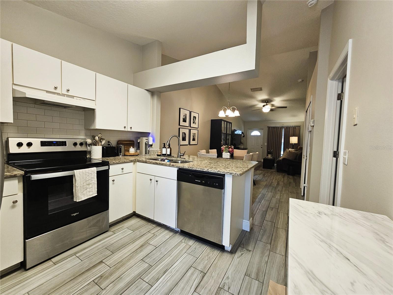 HILLSIDE VILLAS - Residential Lease