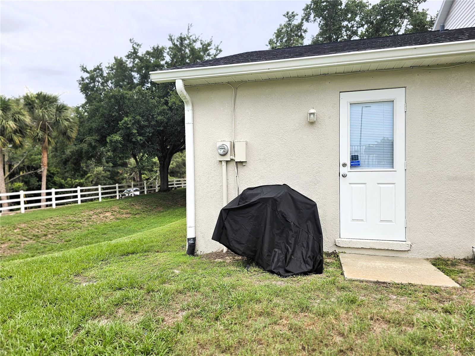 HILLSIDE VILLAS - Residential Lease