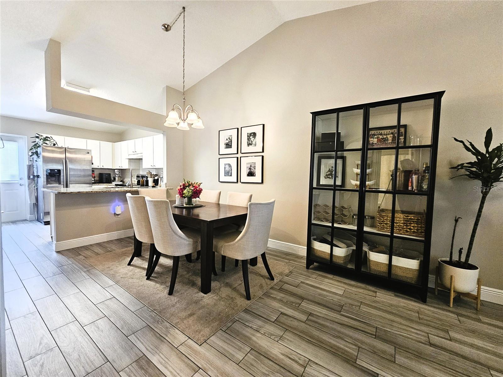 HILLSIDE VILLAS - Residential Lease