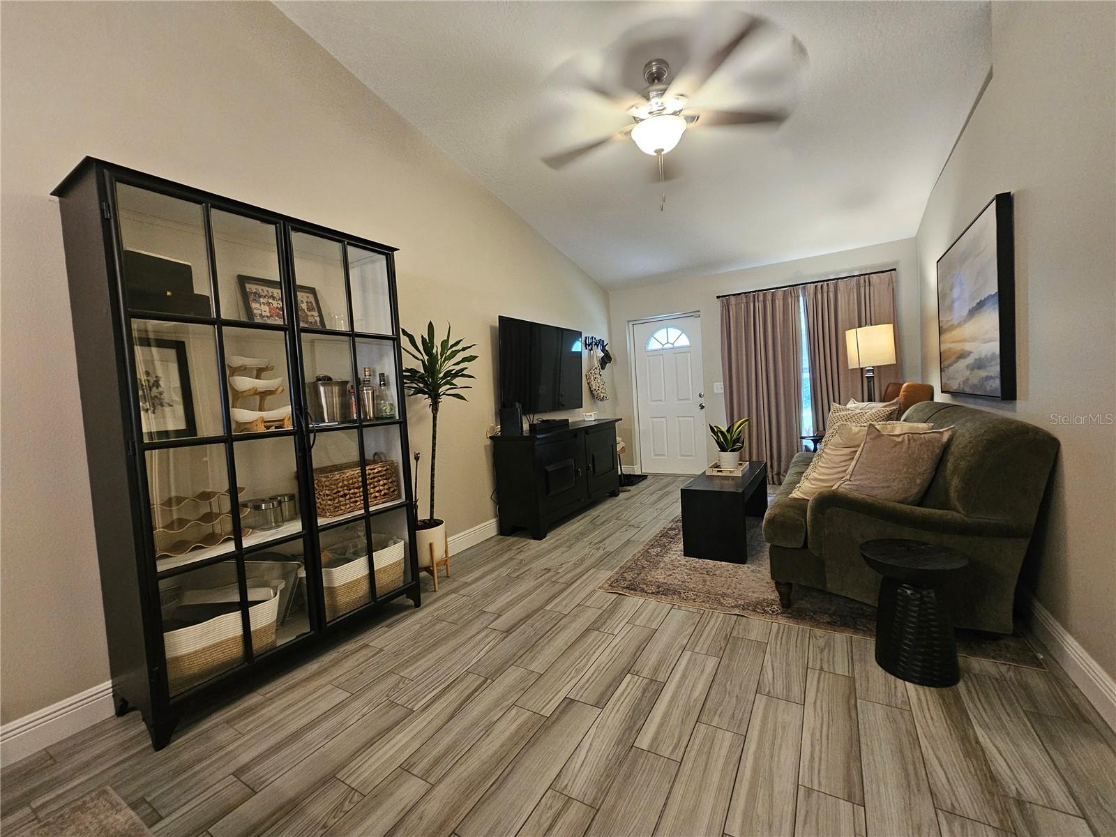 HILLSIDE VILLAS - Residential Lease