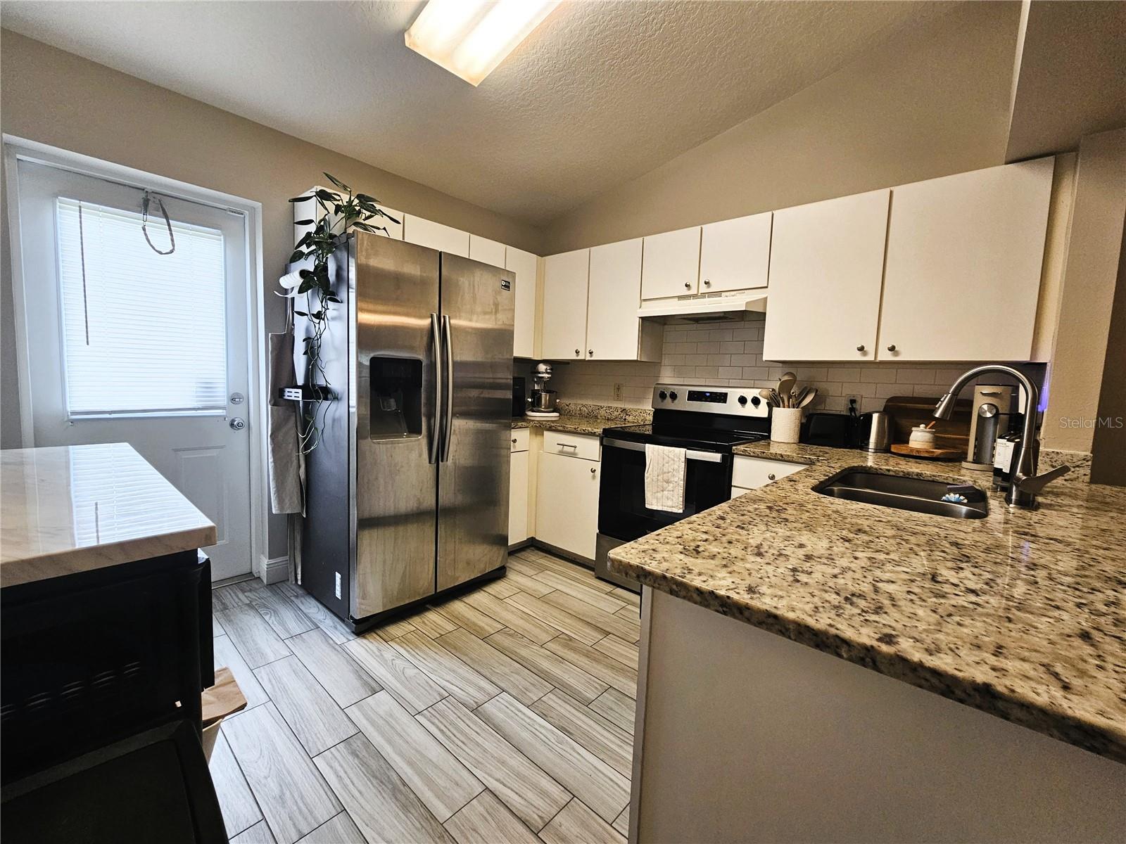 HILLSIDE VILLAS - Residential Lease