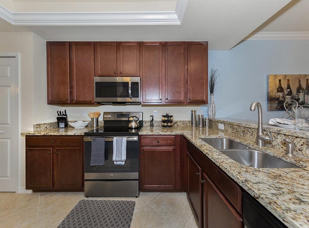 LAKEWOOD NATIONAL - Residential Lease