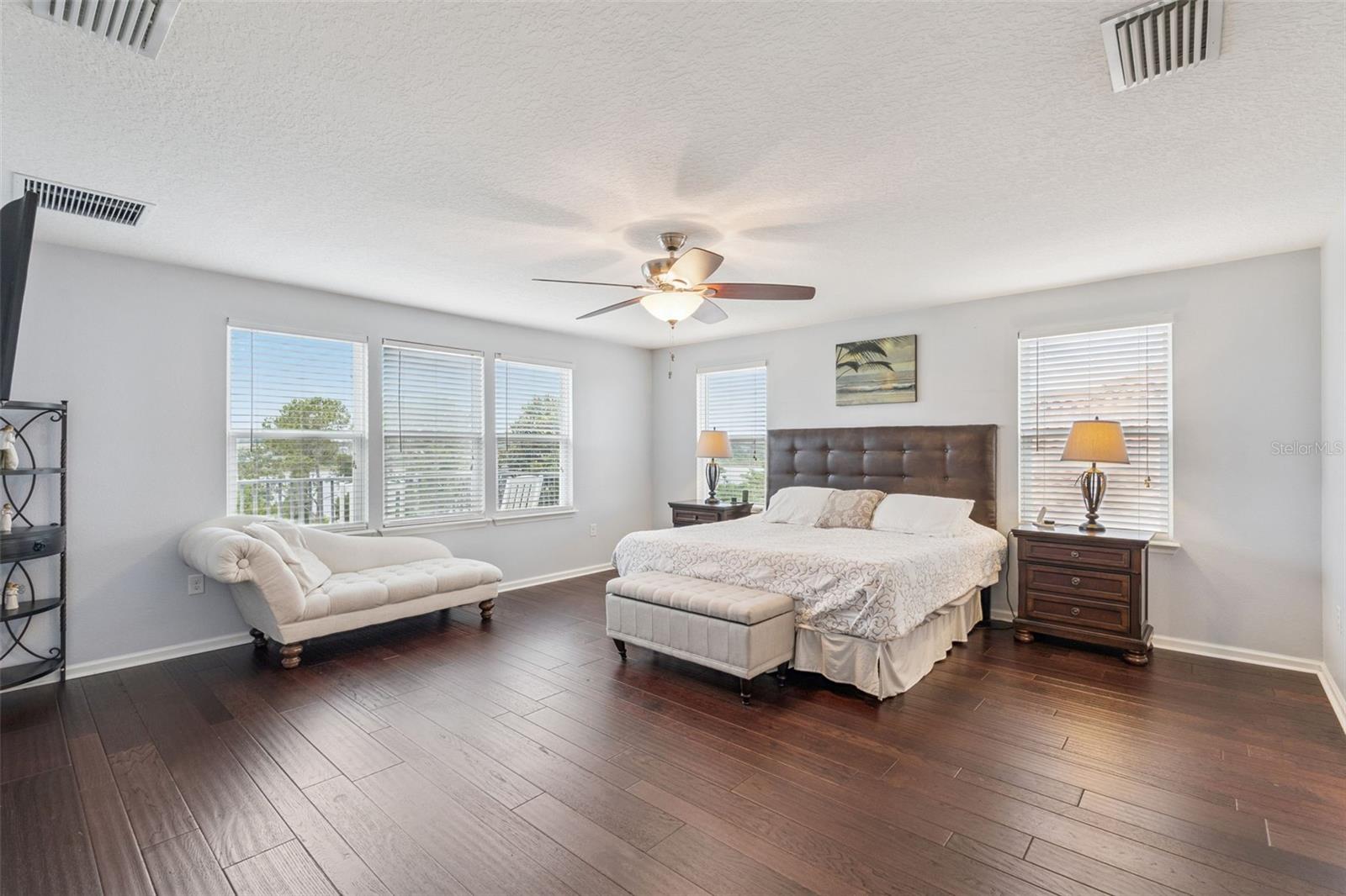BELLA LAGO - Residential