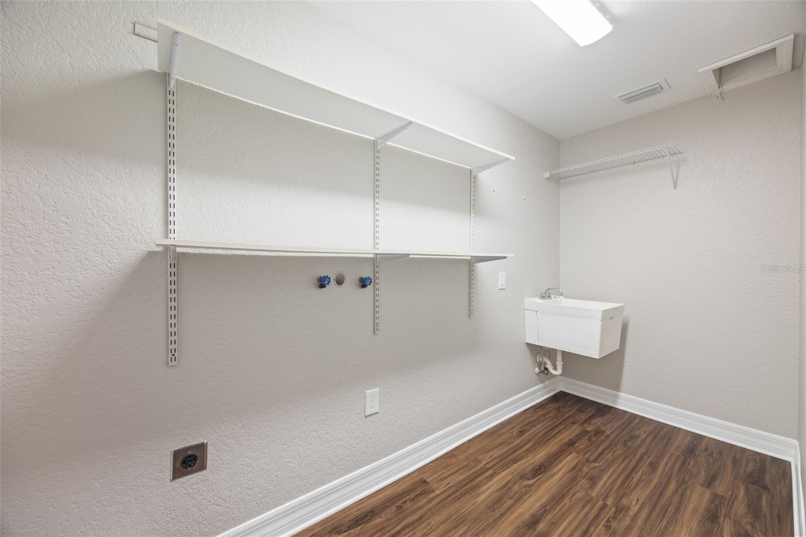 APOLLO KEY VILLAGE - Residential