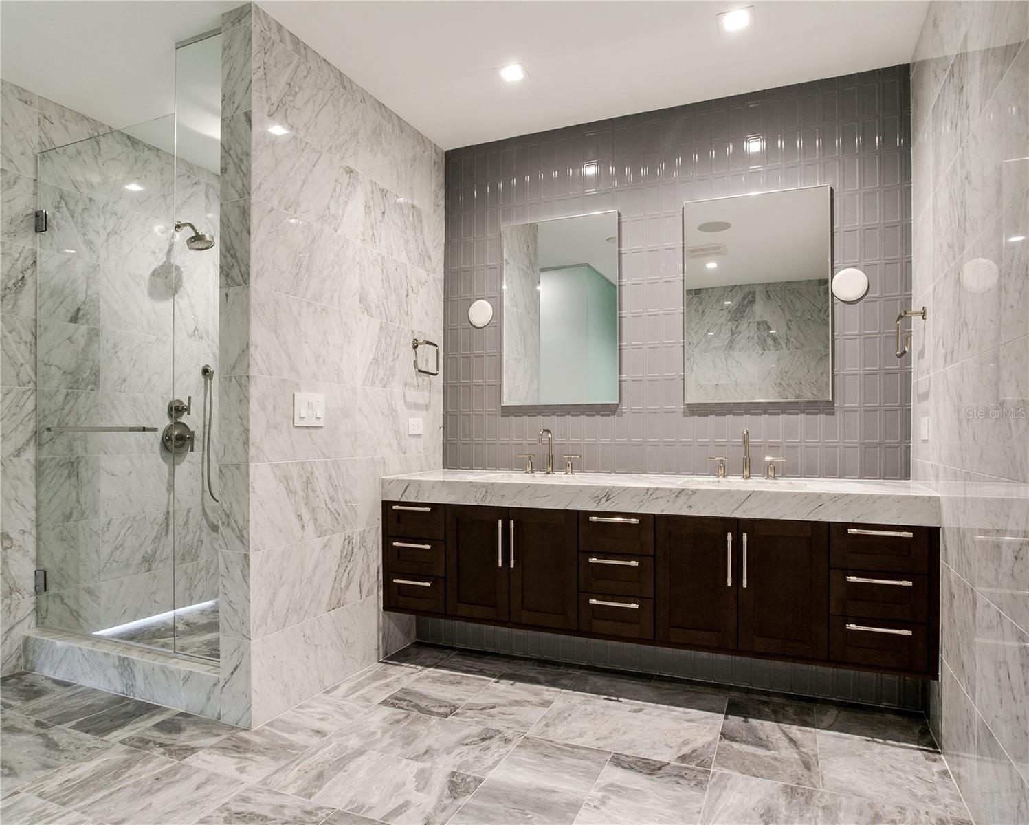 BAYSHORE YSABELLA CONDOMINIUM - Residential