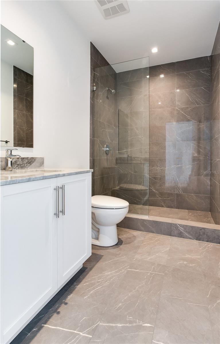 BAYSHORE YSABELLA CONDOMINIUM - Residential