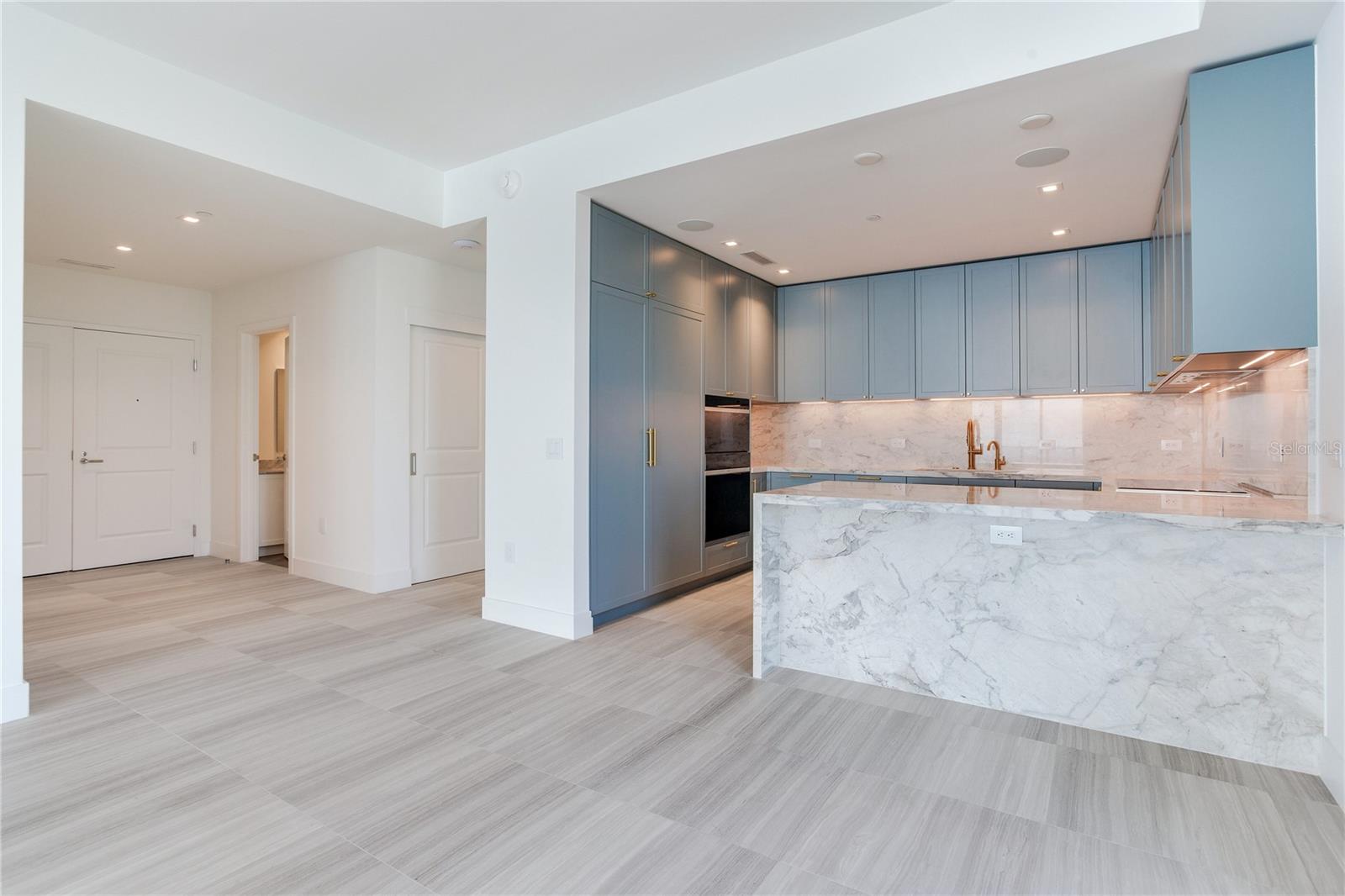 BAYSHORE YSABELLA CONDOMINIUM - Residential