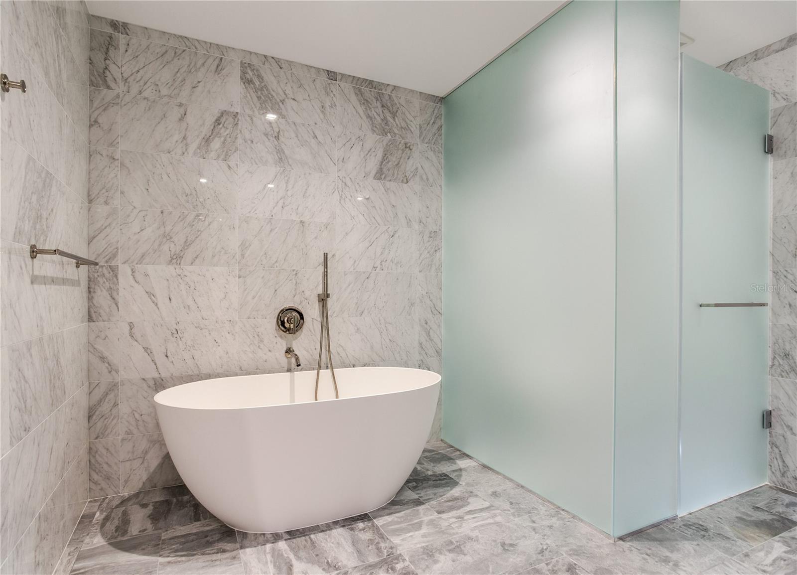 BAYSHORE YSABELLA CONDOMINIUM - Residential