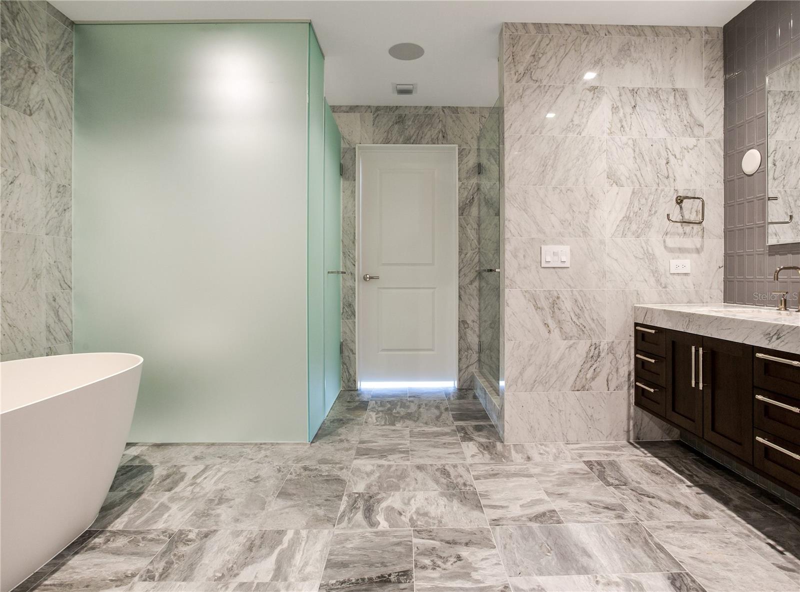 BAYSHORE YSABELLA CONDOMINIUM - Residential