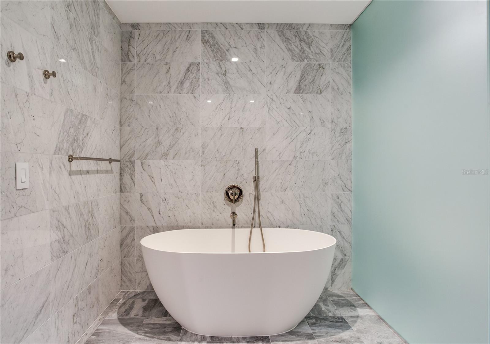 BAYSHORE YSABELLA CONDOMINIUM - Residential