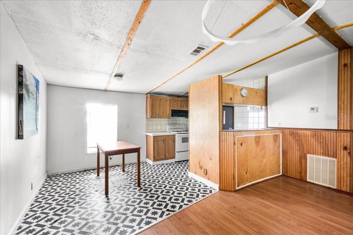 SILVER SPRINGS MANOR - Residential