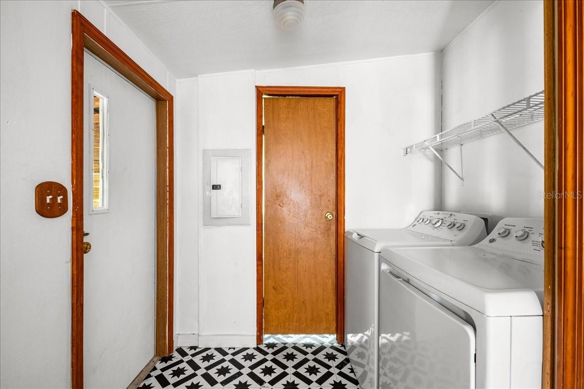 SILVER SPRINGS MANOR - Residential