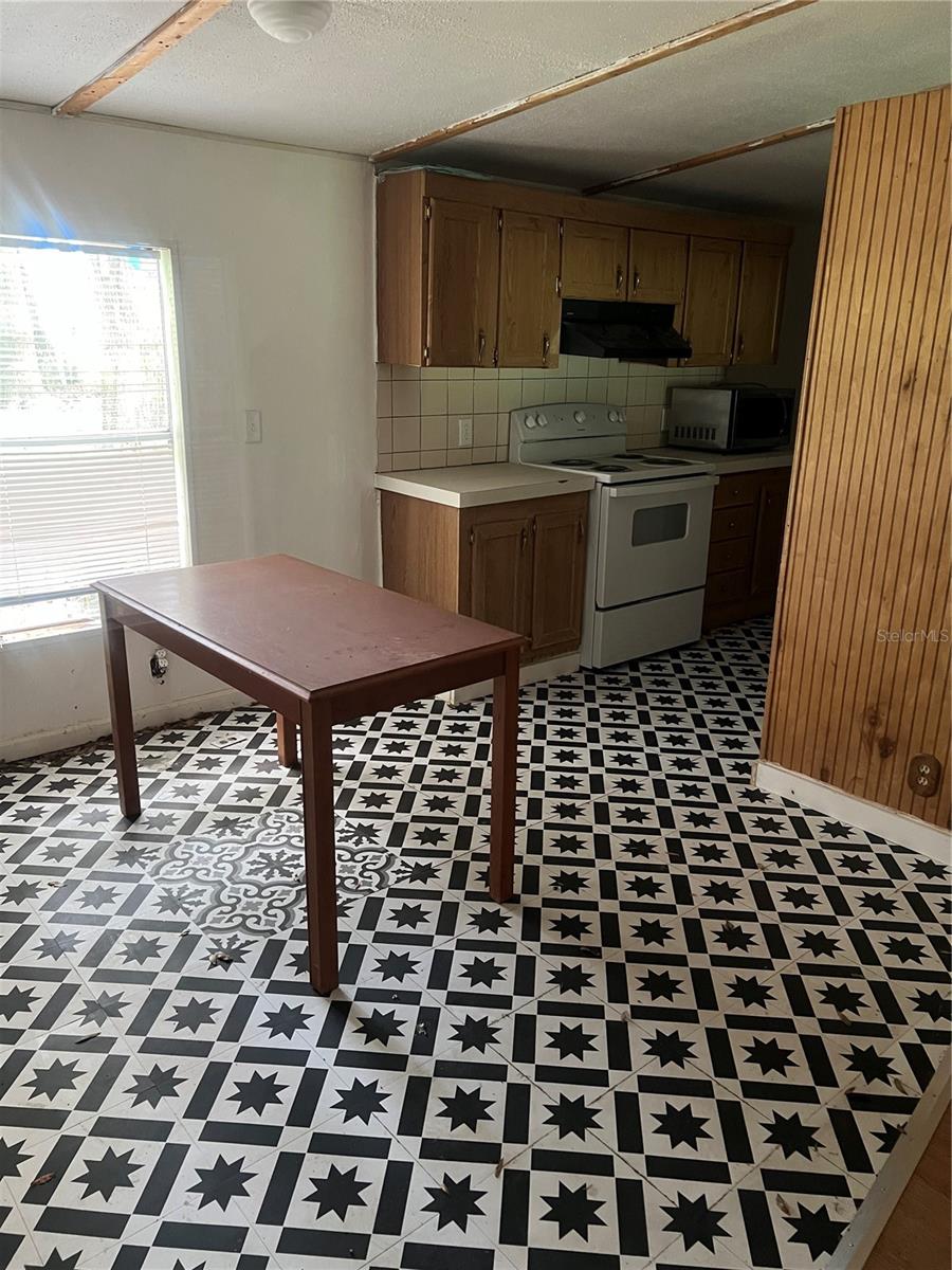SILVER SPRINGS MANOR - Residential