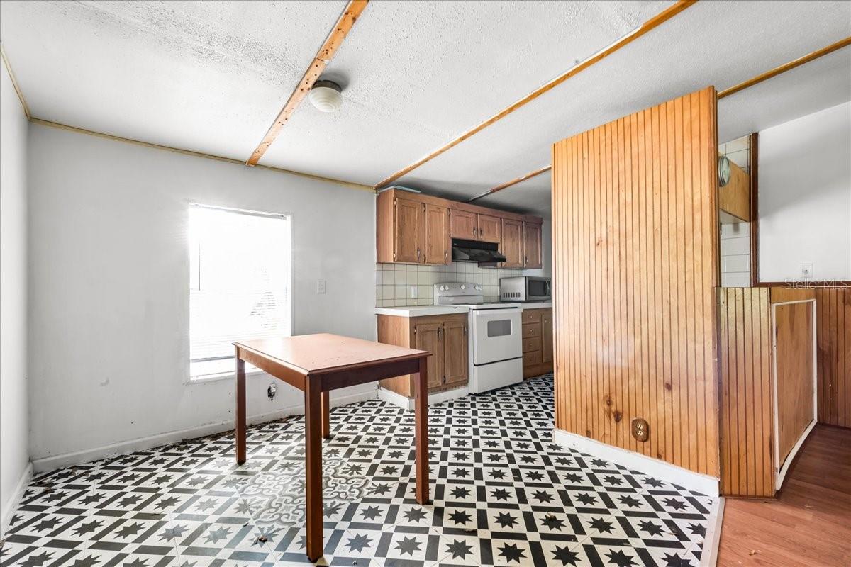 SILVER SPRINGS MANOR - Residential