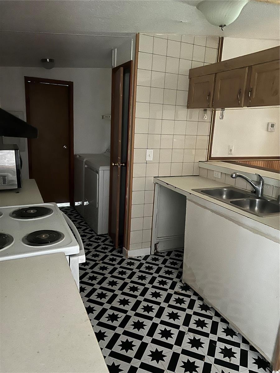SILVER SPRINGS MANOR - Residential