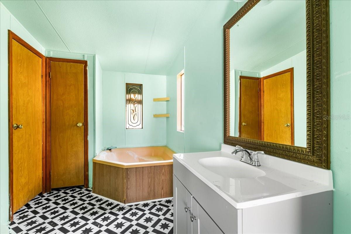 SILVER SPRINGS MANOR - Residential