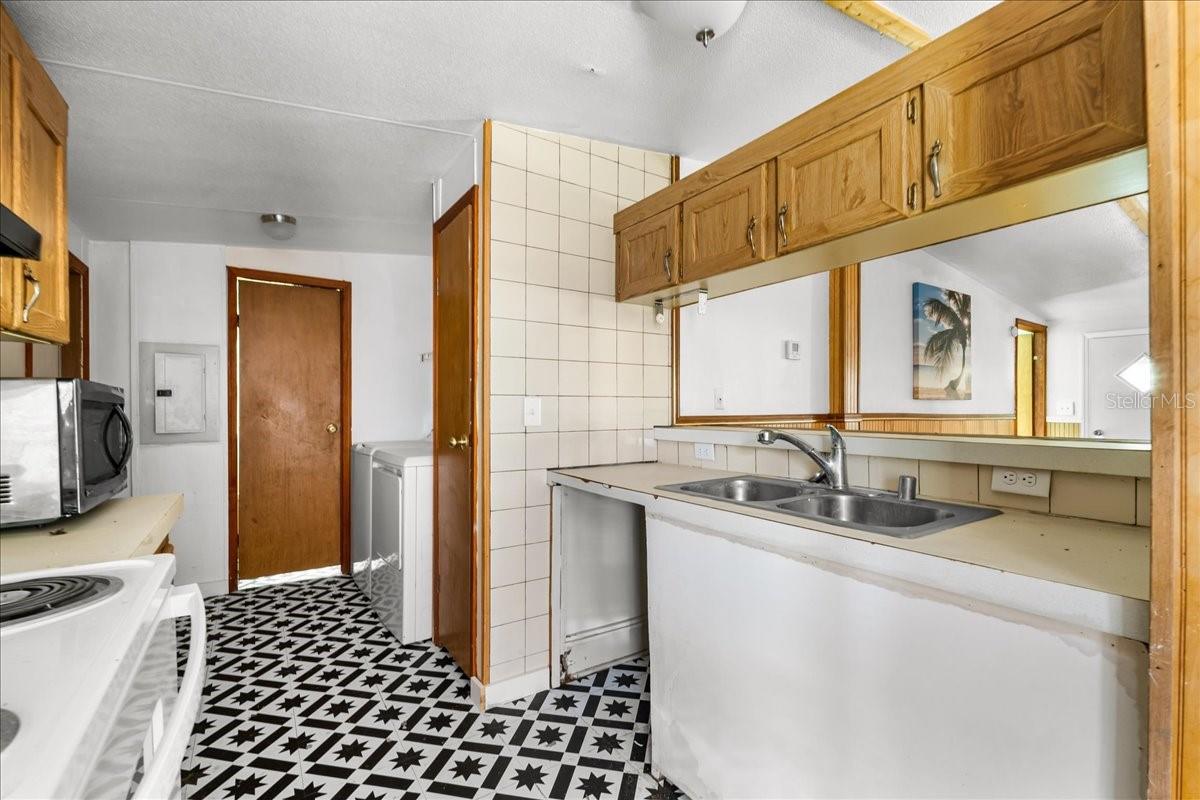 SILVER SPRINGS MANOR - Residential