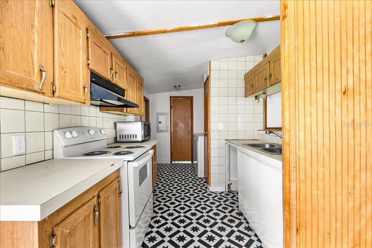 SILVER SPRINGS MANOR - Residential
