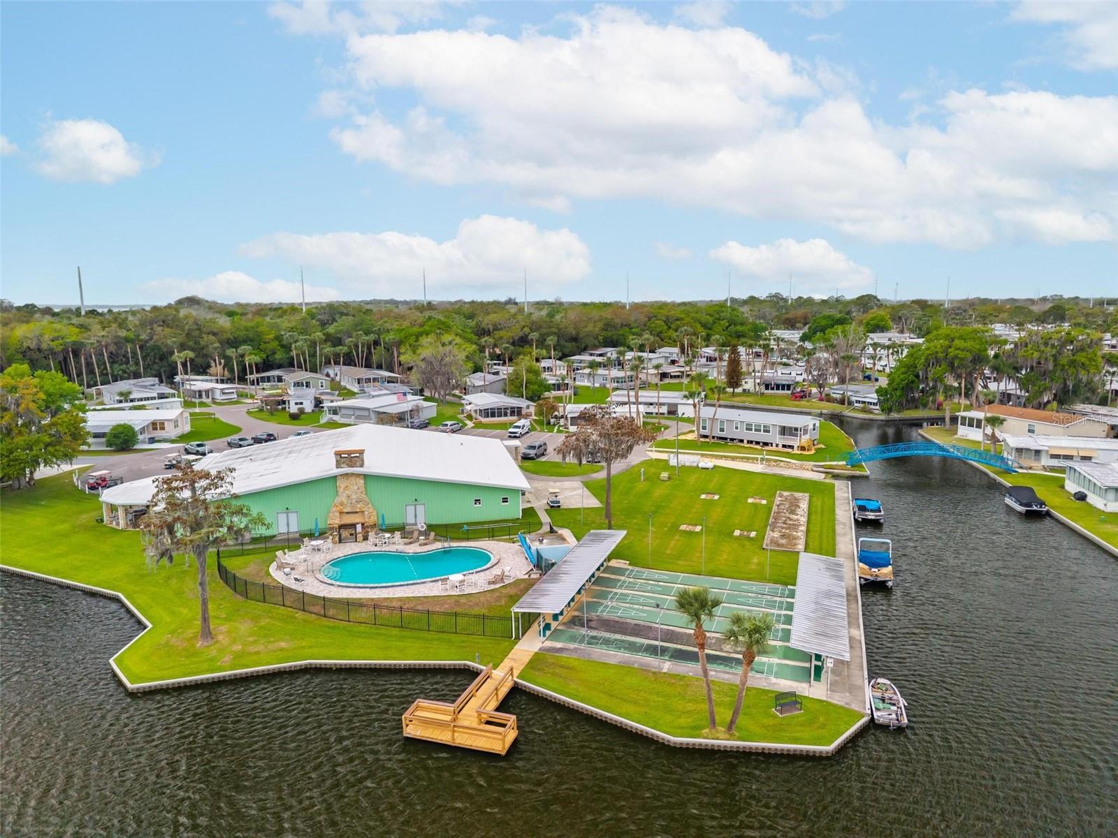 EUSTIS COUNTRY CLUB MANOR MHP UNIT 02A - Residential