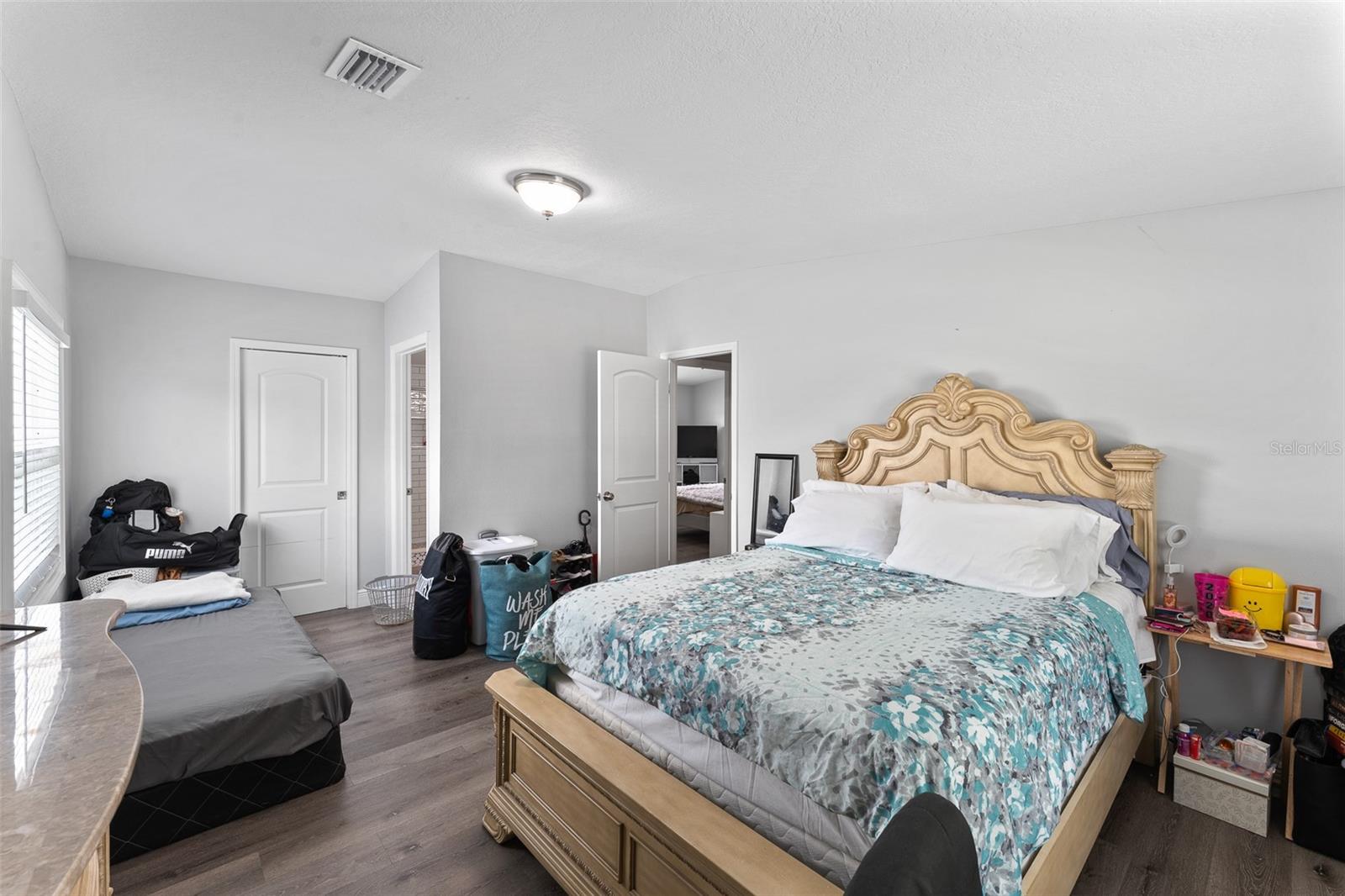 LYNNWOOD ESTATES - Residential