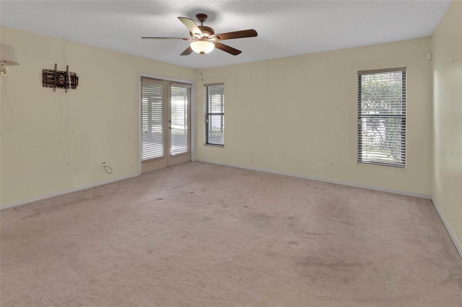COUNTRY CLUB ESTATES - Residential
