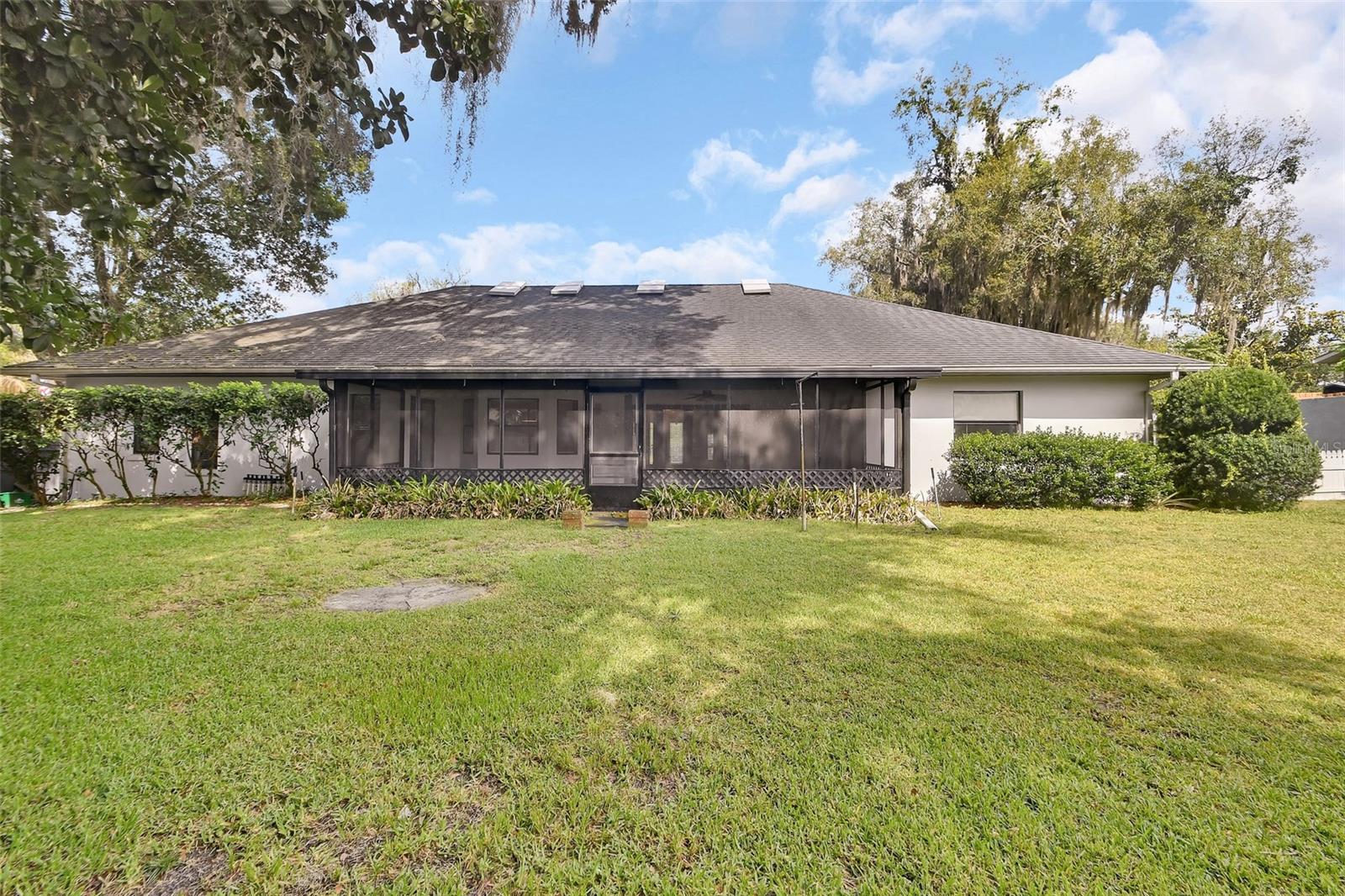 COUNTRY CLUB ESTATES - Residential