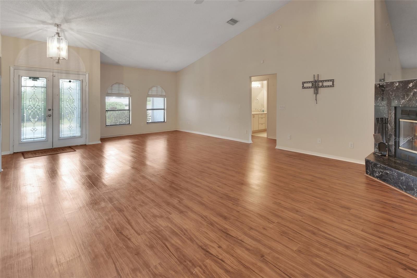 COUNTRY CLUB ESTATES - Residential