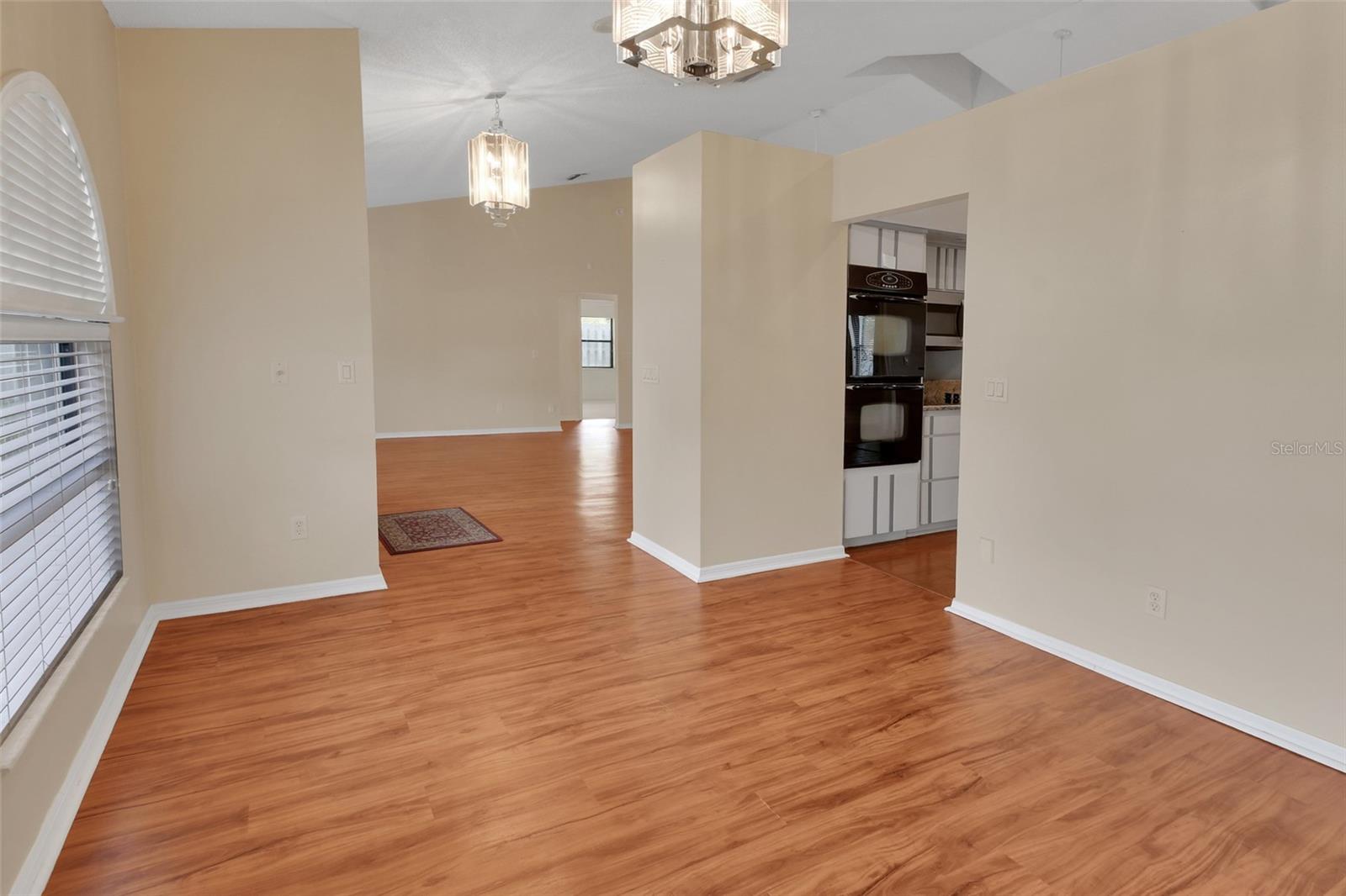 COUNTRY CLUB ESTATES - Residential