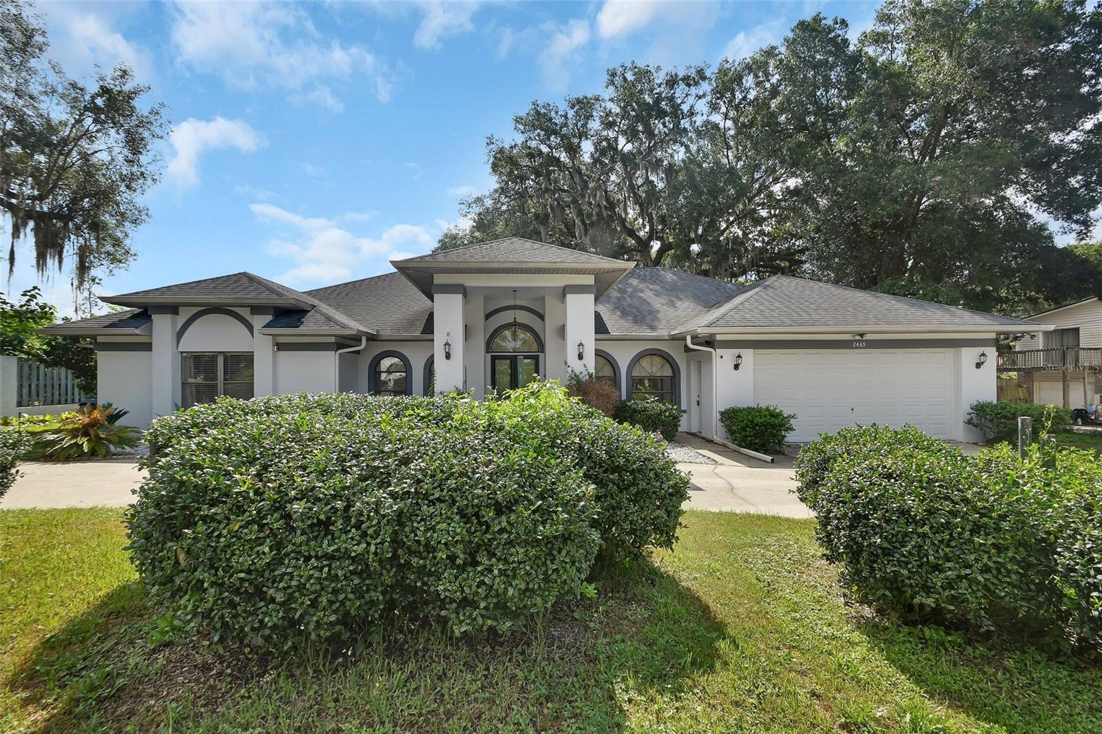 COUNTRY CLUB ESTATES - Residential