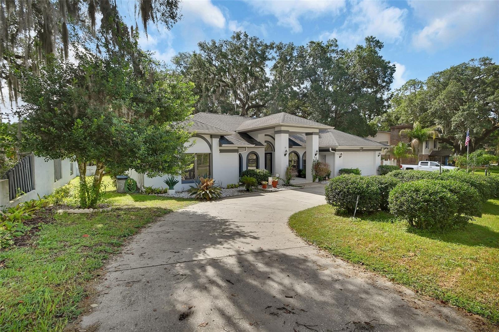 COUNTRY CLUB ESTATES - Residential