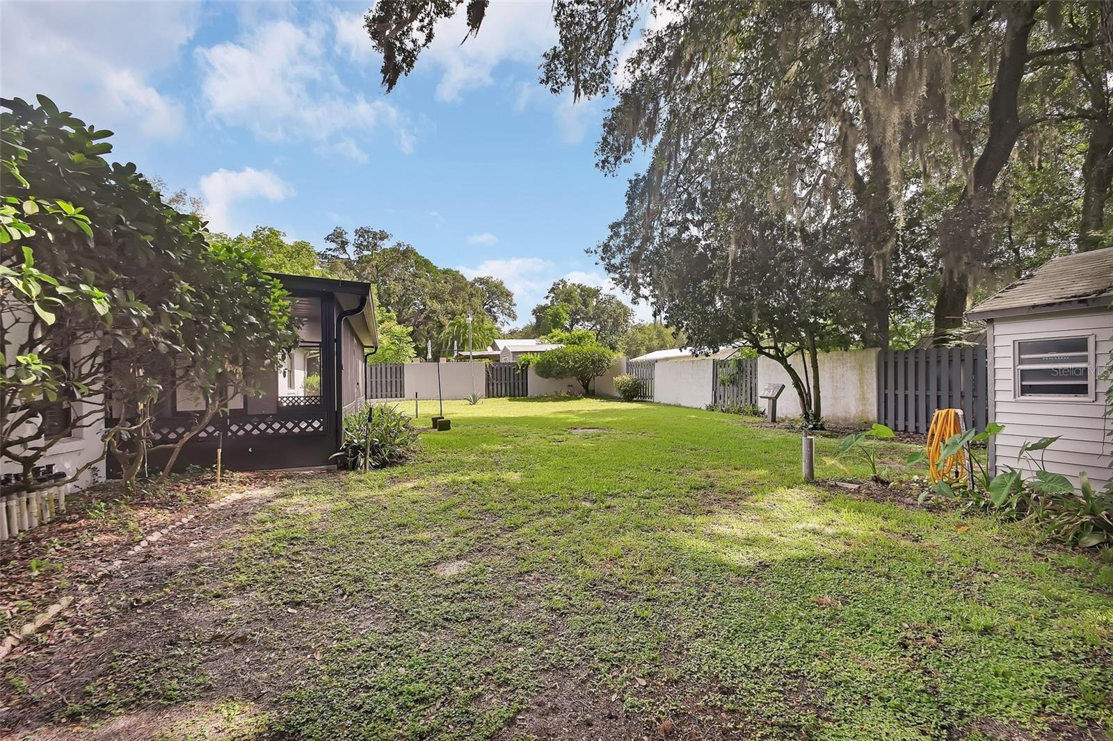 COUNTRY CLUB ESTATES - Residential