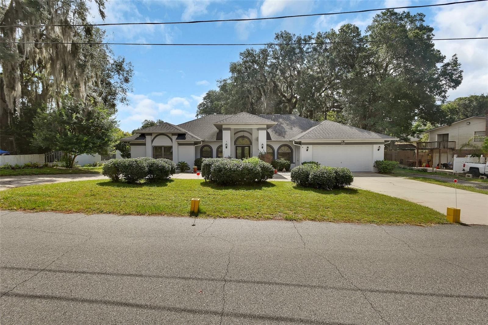 COUNTRY CLUB ESTATES - Residential
