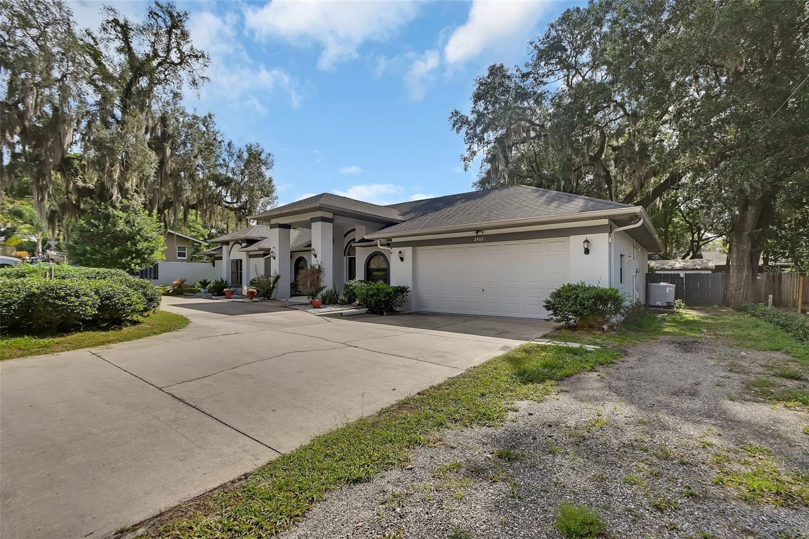 COUNTRY CLUB ESTATES - Residential