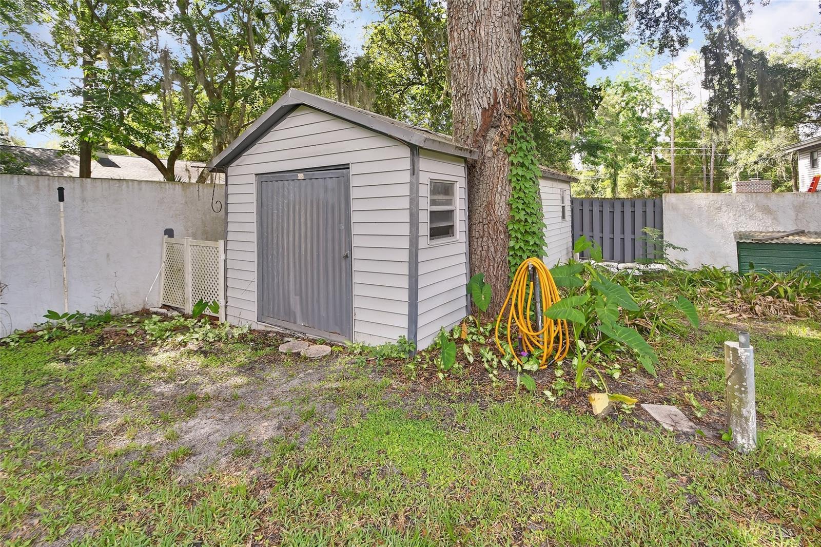 COUNTRY CLUB ESTATES - Residential