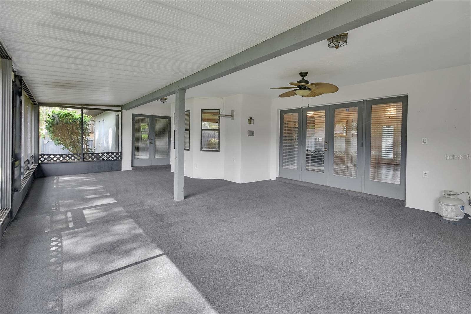 COUNTRY CLUB ESTATES - Residential