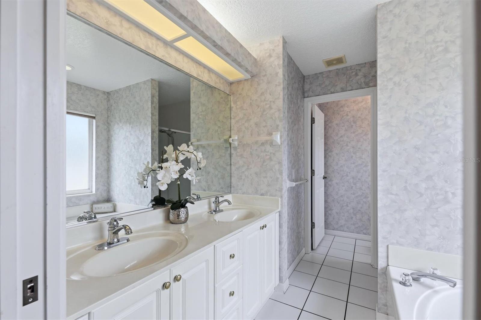 HAMMOCK PLACE - Residential