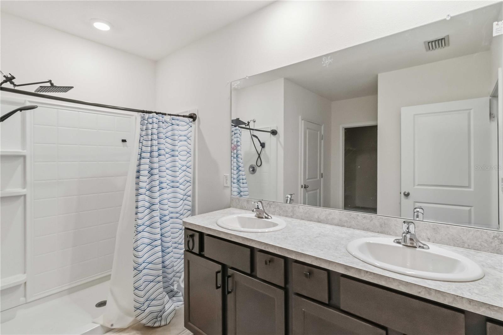 JOHNSON POINTE - Residential