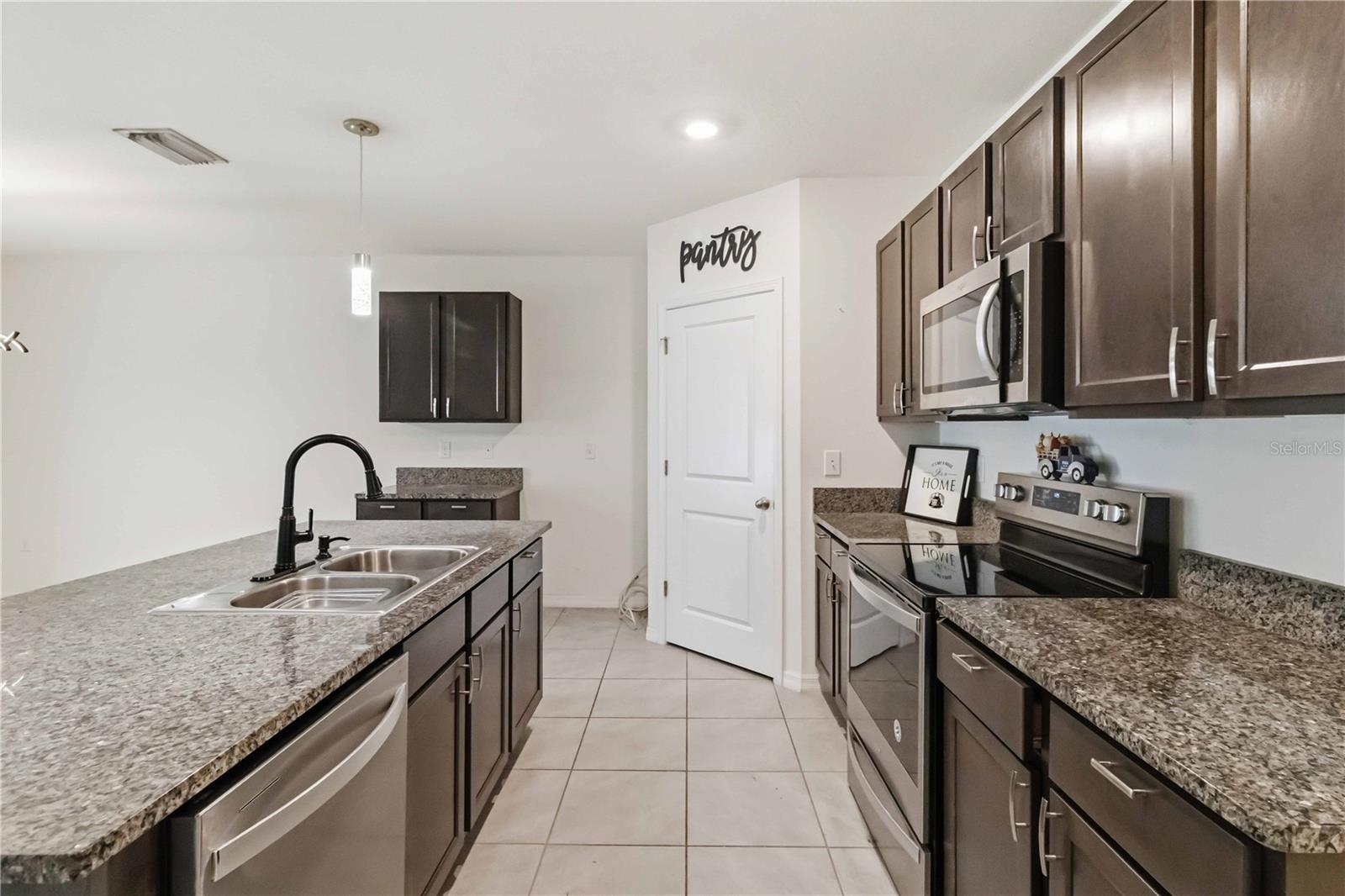 JOHNSON POINTE - Residential