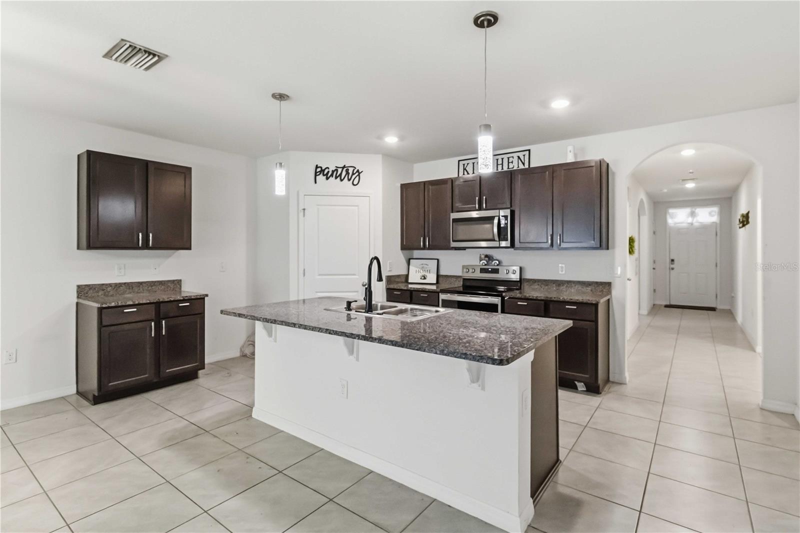 JOHNSON POINTE - Residential