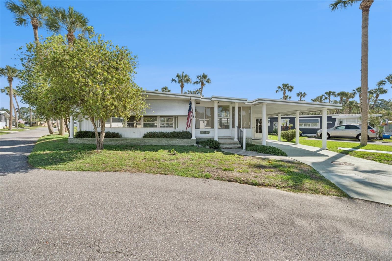 EUSTIS COUNTRY CLUB MANOR MOBILE HM P - Residential