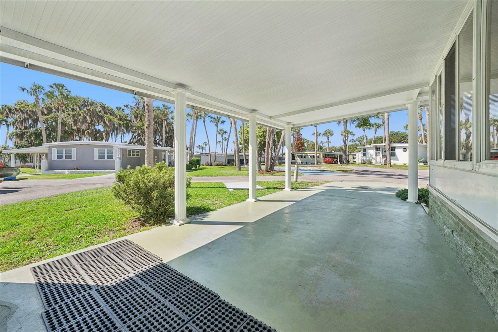 EUSTIS COUNTRY CLUB MANOR MOBILE HM P - Residential