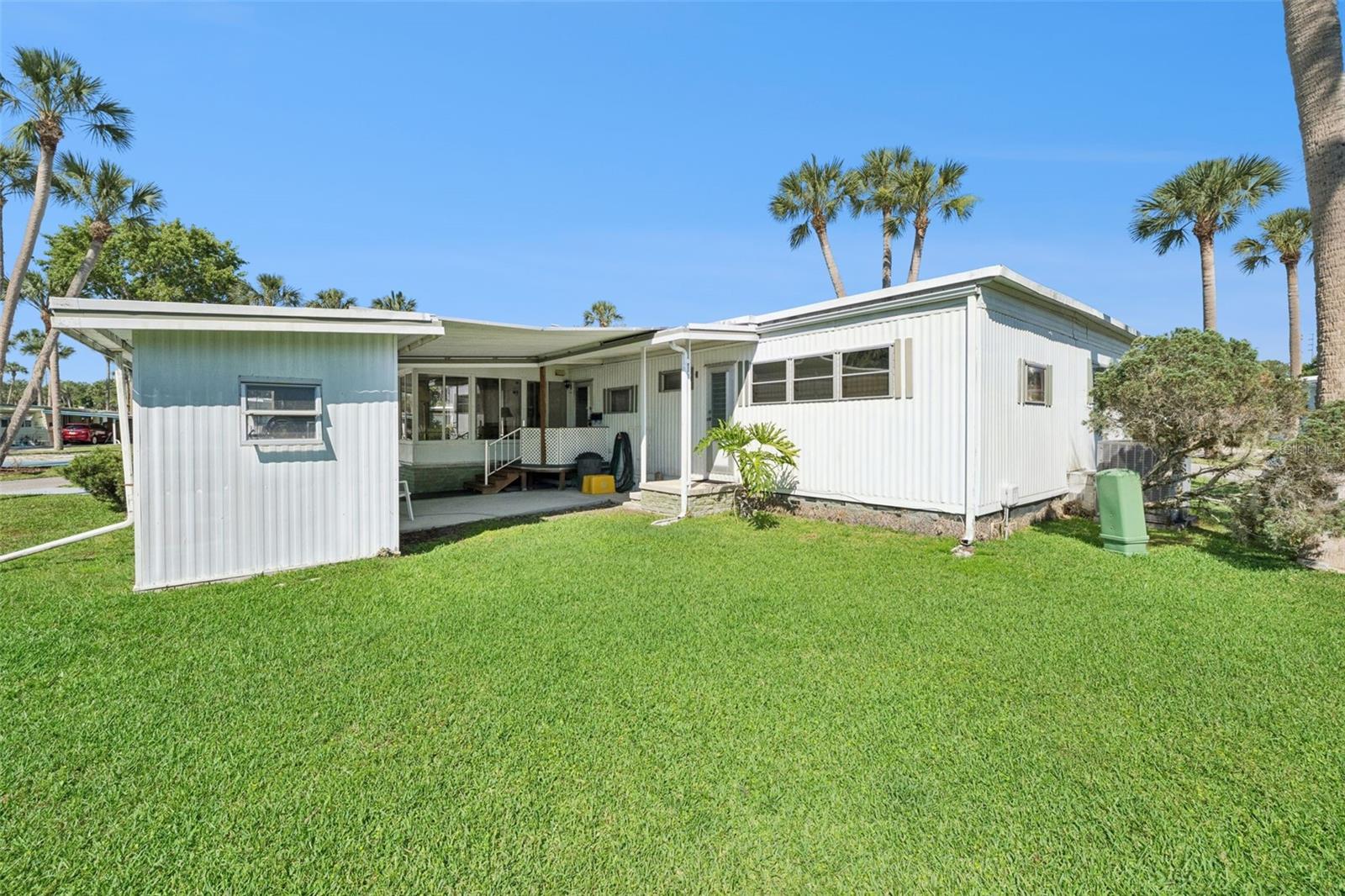 EUSTIS COUNTRY CLUB MANOR MOBILE HM P - Residential