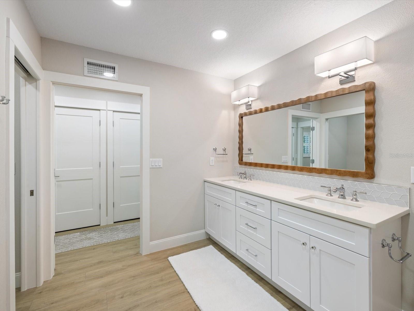 SOUTH VENEZIA PARK - Residential