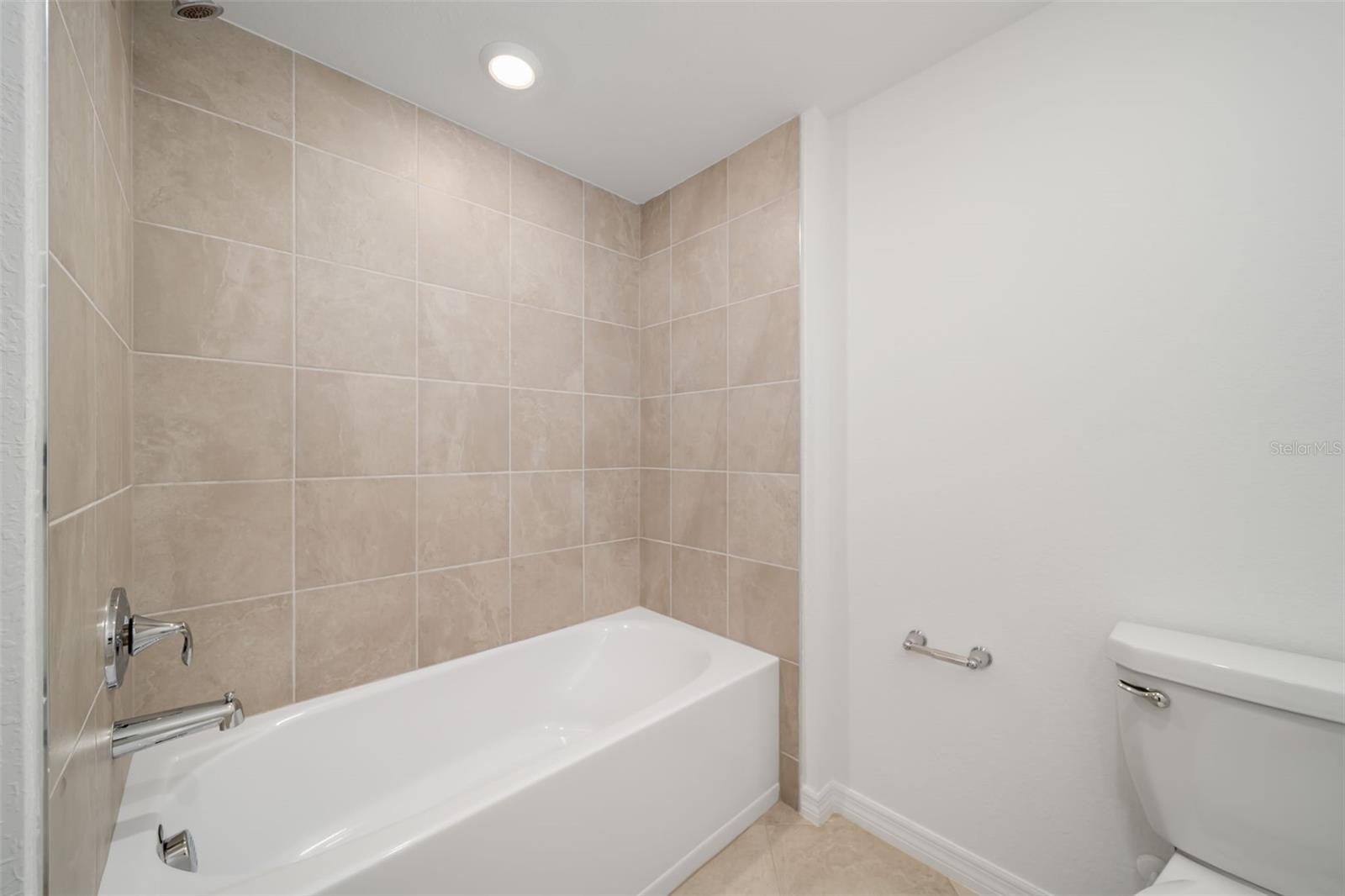 CALUSA COUNTRY CLUB - Residential