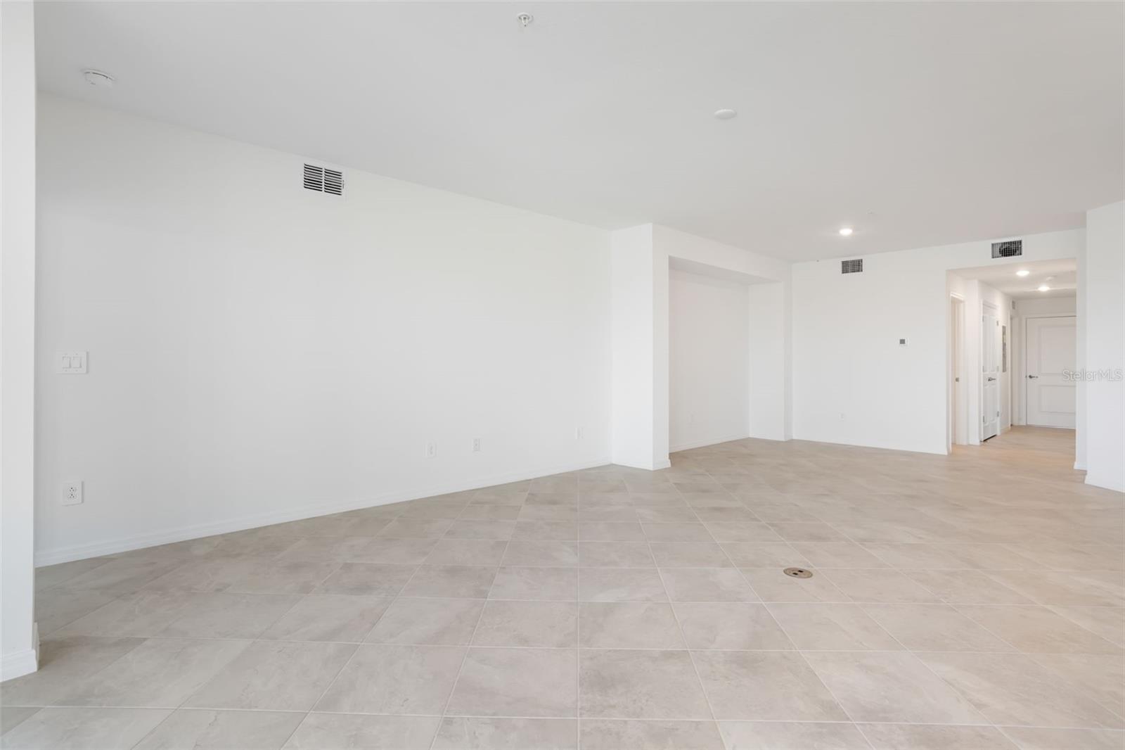 CALUSA COUNTRY CLUB - Residential