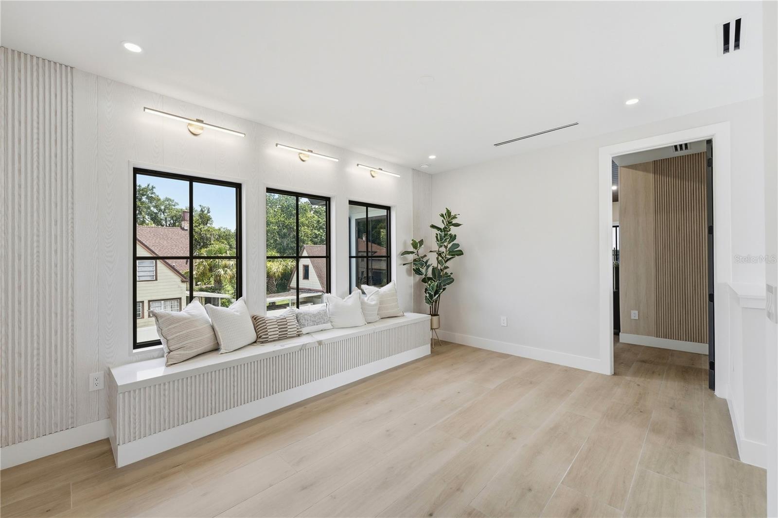 IVANHOE PARK REP - Residential